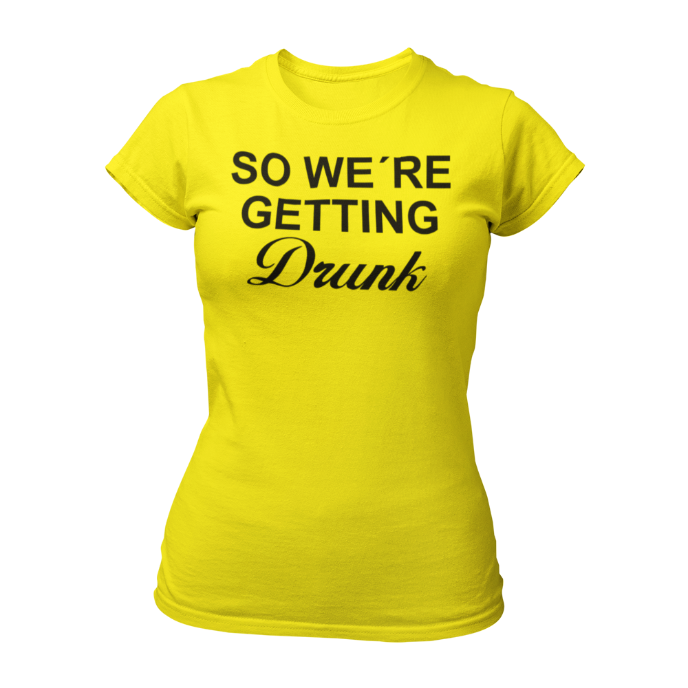 Tailliertes JGA-Shirt für Frauen mit dem Spruch "So we are getting drunk", ideal für den Junggesellinnenabschied. Perfekt für eine ausgelassene Feier mit Freundinnen und in Kombination mit dem Shirt "I am getting married".