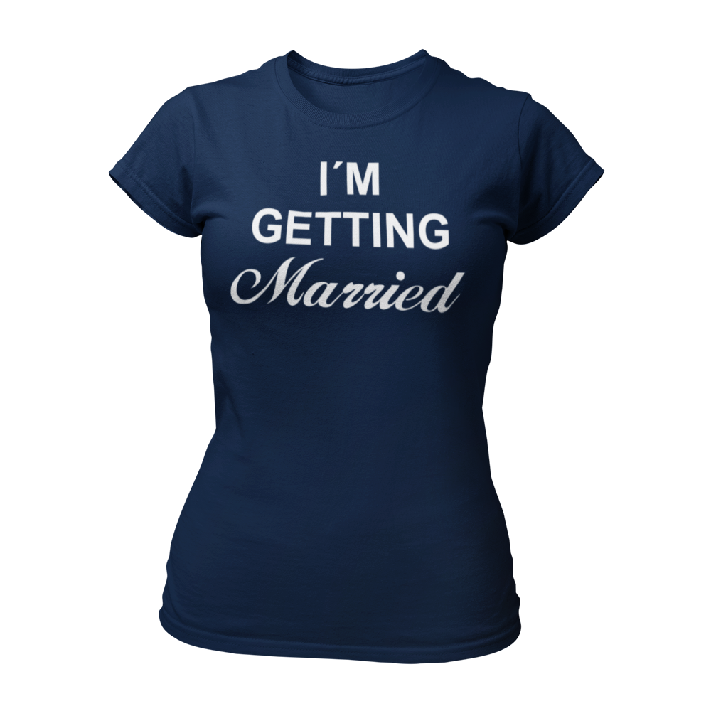JGA T-Shirt "I am getting married" in verschiedenen Farben mit klarer Botschaft für die Braut und ihre Freundinnen, ideal für den Junggesellenabschied. Das T-Shirt hat kurze Ärmel und einen femininen Schnitt.