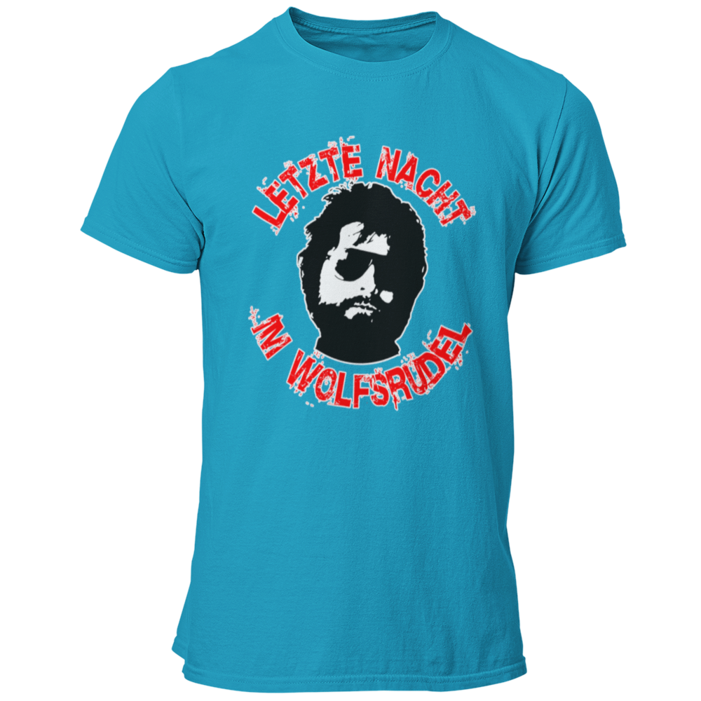 Das JGA T-Shirt "Letzte Nacht im Wolfsrudel" ist eine Hommage an den Kultfilm Hangover, mit einem stilisierten Abbild von Zach Galifianakis und dem auffälligen Spruch „Letzte Nacht im Wolfsrudel“. Perfekt für die letzte Nacht vor der Ehe, bringt es die enge Bindung zur feiernden Gruppe zum Ausdruck und sorgt für legendäre Erinnerungen