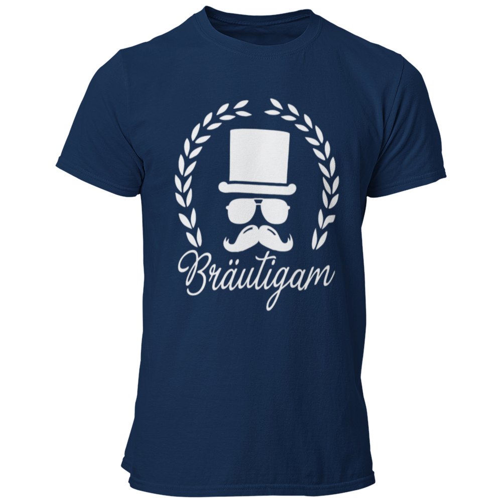 JGA T-Shirt 'Bräutigam mit Hut', das stilvoll und schlicht gestaltet ist. Das Shirt zeigt eine stilisierte Grafik eines Bräutigams mit Brille, Schnurrbart und Zylinder, umgeben von einem Lorbeerkranz. Der elegante Schriftzug 'Bräutigam' in Schreibschrift lockert das Design auf. Dieses gerade geschnittene T-Shirt ist in vielen Farben erhältlich und eignet sich perfekt für den Junggesellenabschied, ohne dabei albern oder kitschig zu wirken. Es ist ideal für Bräutigame, die ein geschmackvolles und ansprechende