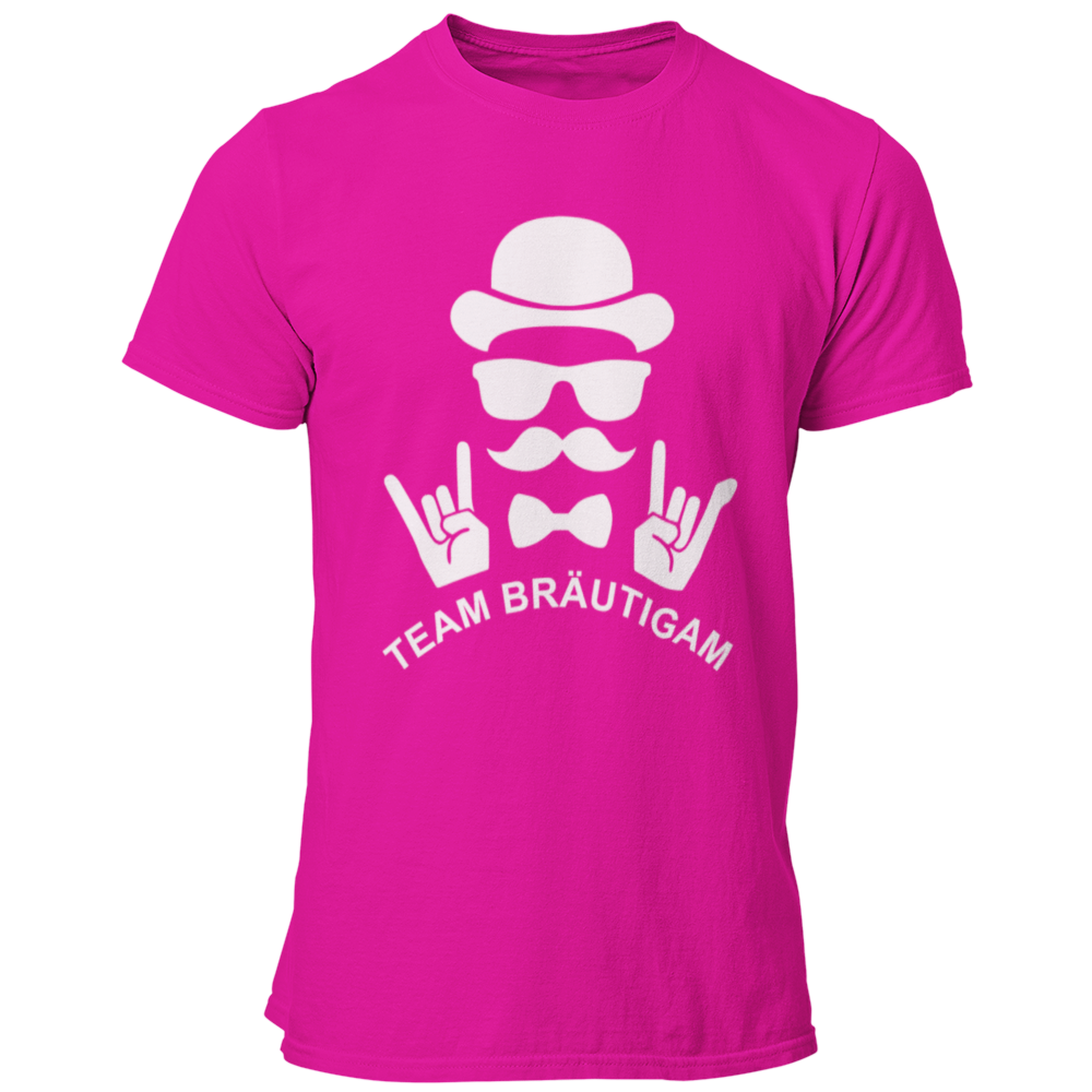 JGA T-Shirt 'Team Bräutigam Rockt' mit einem kraftvollen und auffälligen Design, das die Energie und den Spaß eines Junggesellenabschieds widerspiegelt. Das Shirt zeigt den motivierenden Schriftzug 'Team Bräutigam Rockt', ideal für die Freunde und Begleiter des Bräutigams, um den besonderen Anlass gebührend zu feiern. Perfekt für Gruppen, die den Junggesellenabschied rocken wollen!