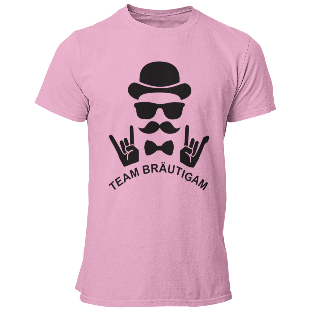 JGA T-Shirt 'Team Bräutigam Rockt' mit einem kraftvollen und auffälligen Design, das die Energie und den Spaß eines Junggesellenabschieds widerspiegelt. Das Shirt zeigt den motivierenden Schriftzug 'Team Bräutigam Rockt', ideal für die Freunde und Begleiter des Bräutigams, um den besonderen Anlass gebührend zu feiern. Perfekt für Gruppen, die den Junggesellenabschied rocken wollen!