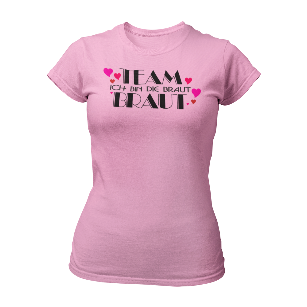 Damen-JGA T-Shirt mit dem Aufdruck "Team Braut" in pink-schwarzer Farbe, versehen mit herzförmigen Designs. Das Shirt hat einen taillierten Schnitt und einen Rundkragen, erhältlich in mehreren Farben. Hergestellt aus 100 % Baumwolle, um sicherzustellen, dass die Braut als Hauptakteurin des Junggesellinnenabschieds sofort erkennbar ist.