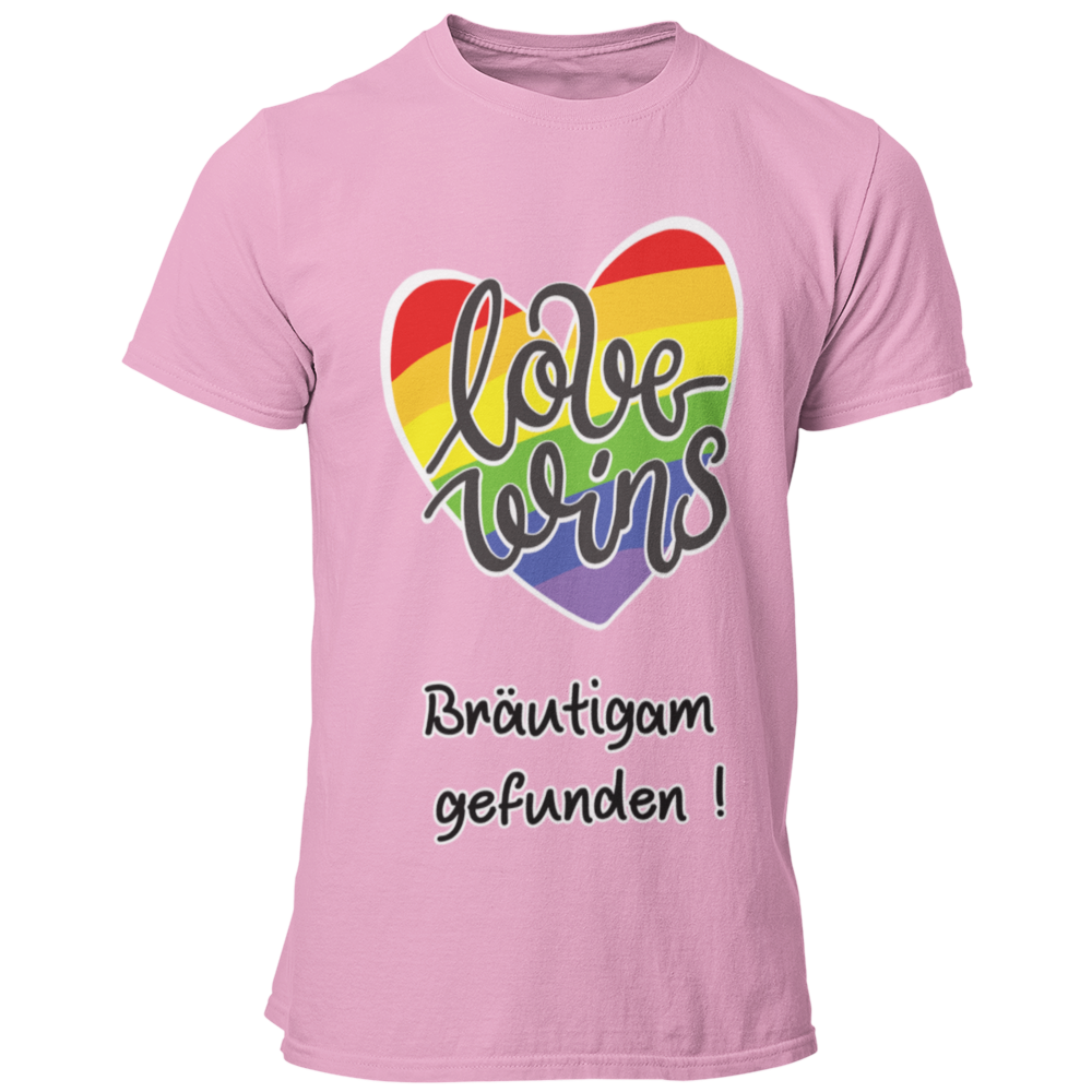 JGA-T-Shirt "Love wins" mit buntem Regenbogenherz und dem Schriftzug „Love wins – Bräutigam gefunden!“. Ideal für den schwulen Junggesellenabschied, um stolz auf die Liebe und die bevorstehende Hochzeit hinzuweisen. Erhältlich in verschiedenen Farben für einen festlichen Regenbogenlook.