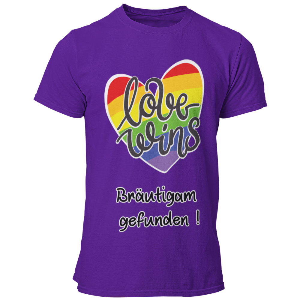 JGA-T-Shirt "Love wins" mit buntem Regenbogenherz und dem Schriftzug „Love wins – Bräutigam gefunden!“. Ideal für den schwulen Junggesellenabschied, um stolz auf die Liebe und die bevorstehende Hochzeit hinzuweisen. Erhältlich in verschiedenen Farben für einen festlichen Regenbogenlook.