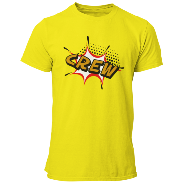 Das JGA T-Shirt „Helden Crew“ begeistert mit einem auffälligen Marvel-Comic-Stil und einem klaren „CREW“-Schriftzug, der die Gruppe der Freunde des Bräutigams eindeutig kennzeichnet. Mit seinem krach-bunten Design in Orange und Gelb zieht es alle Blicke auf sich und eignet sich sowohl für eine ausgelassene Sauf-Tour als auch für einen entspannten Pokerabend. Perfekt für große Gruppen, sorgt dieses Shirt für einen unvergesslichen Auftritt, bei dem jeder Passant fragt: „Was für eine Crew seid ihr?“