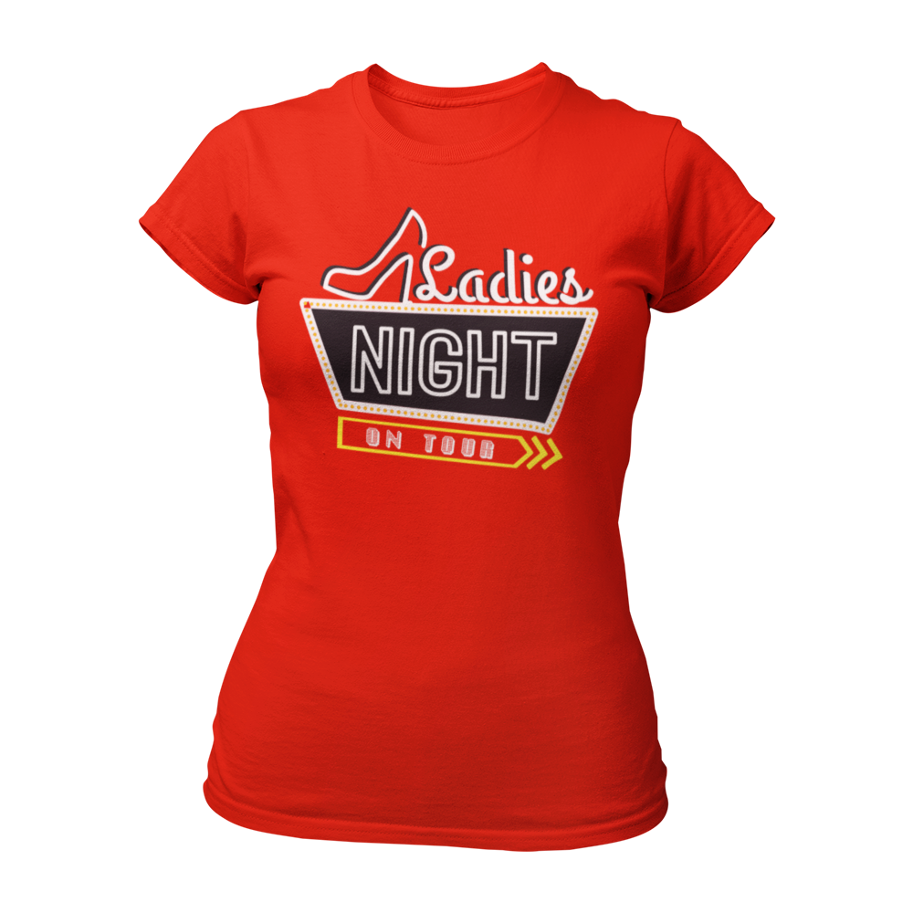 JGA T-Shirt 'Ladies Night on Tour' im Neon-Stil, inspiriert von Vegas Ortsschildern. Tailliert geschnitten, mit grellen Farben und dem Spruch 'Ladies Night – on Tour'. Perfekt für die Junggesellinnen-Party und in verschiedenen Farben erhältlich, ideal für einen unvergesslichen Abend.