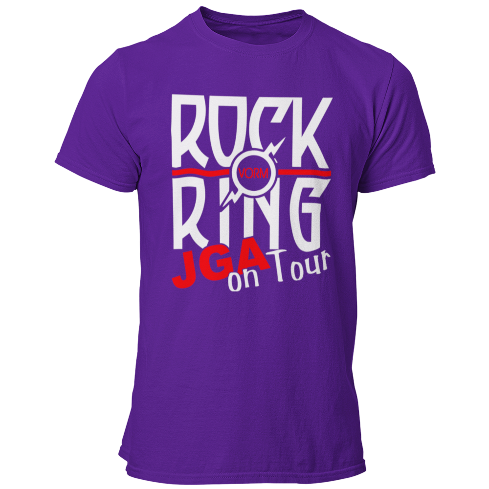 JGA T-Shirt 'Rock vorm Ring' mit einem stilvollen Rock n Roll Motiv, ideal für die Abschiedsparty des Junggesellen. Das Shirt zeigt ein Rock n Roll Logo und den Schriftzug 'JGA on Tour' in gedeckten Farben, was es zu einer eleganten Wahl für Rockliebhaber macht. Mit einem geraden Schnitt und in vielen Farben erhältlich, kombiniert es schlichte Eleganz mit einem einprägsamen Design. Perfekt für unvergessliche Feiern, bei denen auf den Tischen getanzt und die Party gerockt wird!