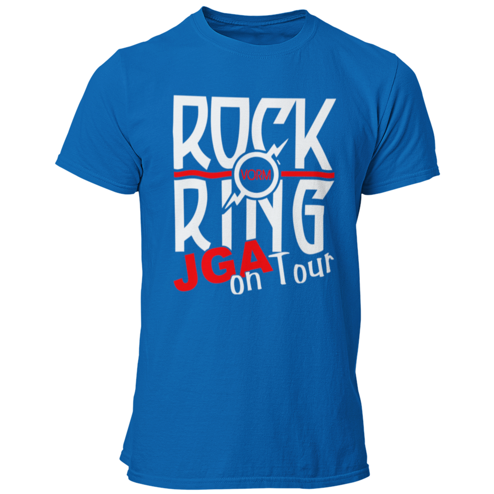 JGA T-Shirt 'Rock vorm Ring' mit einem stilvollen Rock n Roll Motiv, ideal für die Abschiedsparty des Junggesellen. Das Shirt zeigt ein Rock n Roll Logo und den Schriftzug 'JGA on Tour' in gedeckten Farben, was es zu einer eleganten Wahl für Rockliebhaber macht. Mit einem geraden Schnitt und in vielen Farben erhältlich, kombiniert es schlichte Eleganz mit einem einprägsamen Design. Perfekt für unvergessliche Feiern, bei denen auf den Tischen getanzt und die Party gerockt wird!