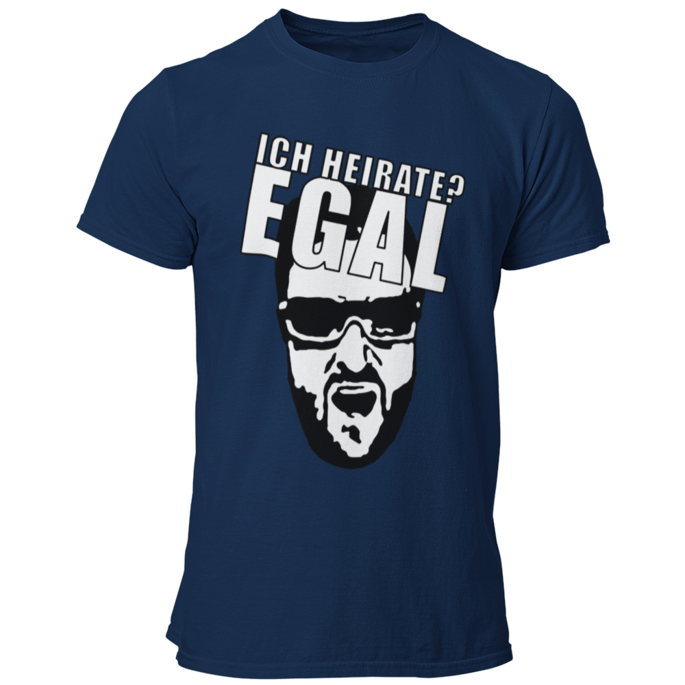 Feiere den Junggesellenabschied mit dem witzigen T-Shirt „Ich heirate? Egal“! Inspiriert vom beliebten Streit zwischen einem Sänger und einem Comedystar, bringt dieses Shirt Humor und gute Laune in eure Feier. Mit dem frechen Spruch zeigt ihr, dass euch alles egal ist, während ihr gemeinsam mit dem Bräutigam einen unvergesslichen Abend verbringt. Ein perfektes Outfit für alle Freunde, die sich gemeinsam auf die bevorstehende Hochzeit einstimmen wollen!