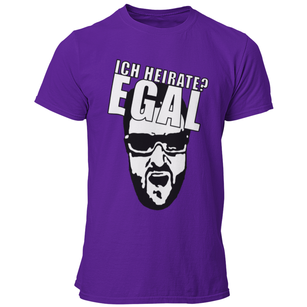 Feiere den Junggesellenabschied mit dem witzigen T-Shirt „Ich heirate? Egal“! Inspiriert vom beliebten Streit zwischen einem Sänger und einem Comedystar, bringt dieses Shirt Humor und gute Laune in eure Feier. Mit dem frechen Spruch zeigt ihr, dass euch alles egal ist, während ihr gemeinsam mit dem Bräutigam einen unvergesslichen Abend verbringt. Ein perfektes Outfit für alle Freunde, die sich gemeinsam auf die bevorstehende Hochzeit einstimmen wollen!