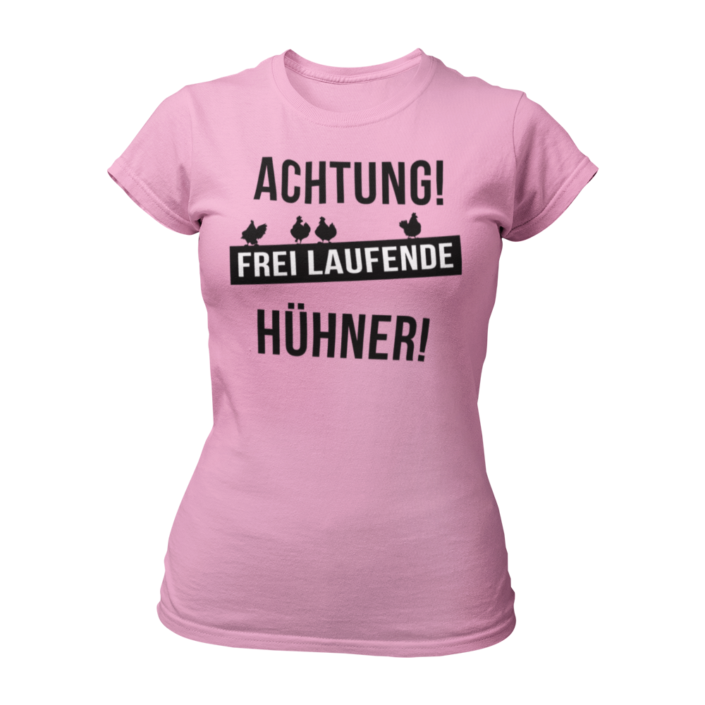 Damen T-Shirt "Achtung freilaufende Hühner" mit auffälligem Schriftzug. Ideal für den Junggesellinnenabschied, bringt es eine Portion Humor und Selbstironie mit sich. Das Shirt hat eine taillierte Passform und ist in vielen Farben erhältlich.