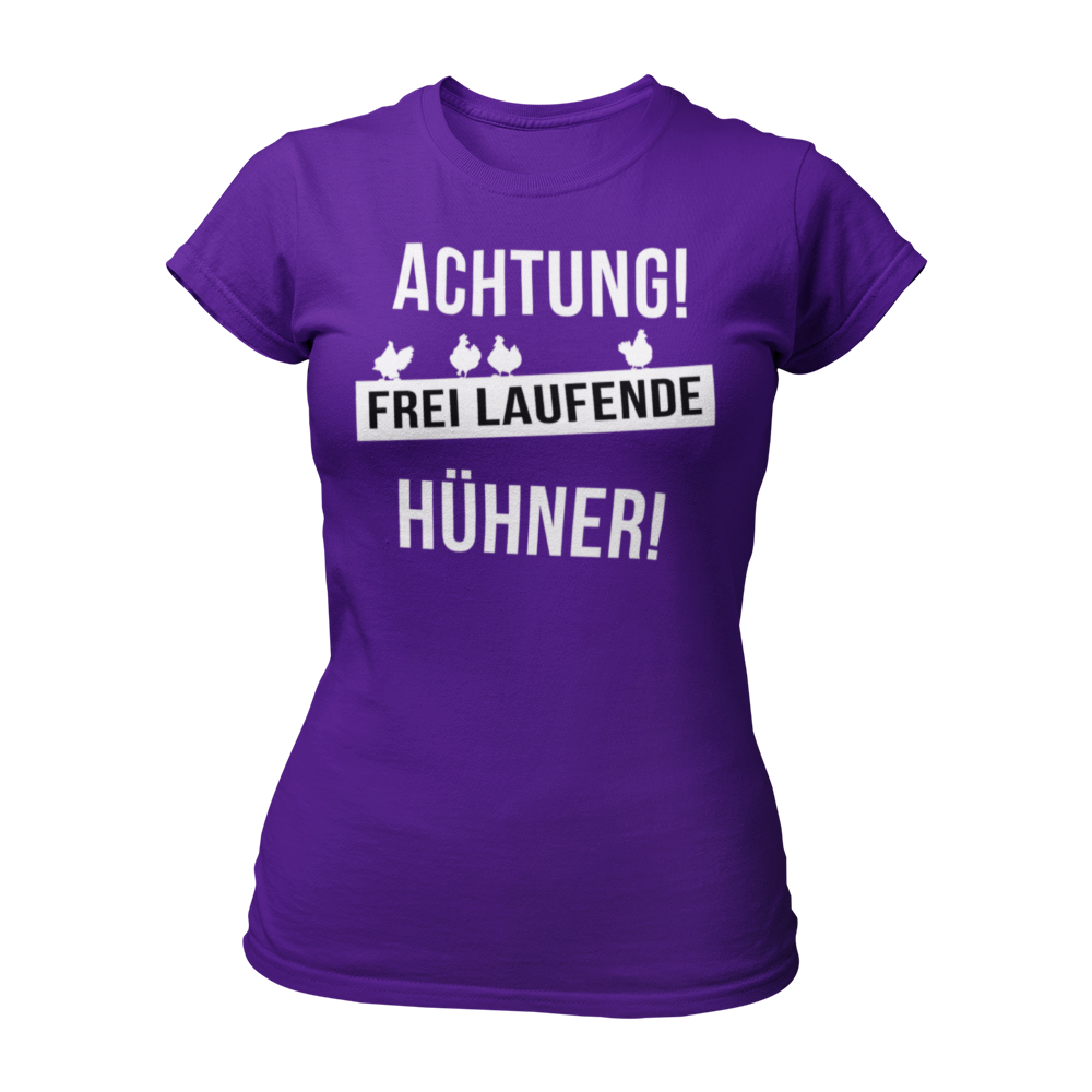 Damen T-Shirt "Achtung freilaufende Hühner" mit auffälligem Schriftzug. Ideal für den Junggesellinnenabschied, bringt es eine Portion Humor und Selbstironie mit sich. Das Shirt hat eine taillierte Passform und ist in vielen Farben erhältlich.