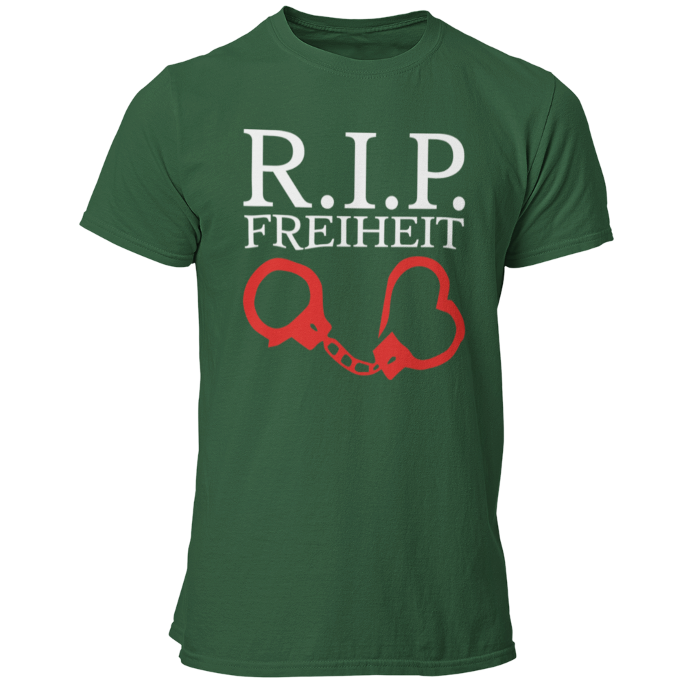 Das JGA T-Shirt „R.I.P Freiheit“ ist das perfekte Outfit für den Junggesellenabschied, denn es symbolisiert das Ende der ungebundenen Freiheit mit einem humorvollen Twist. Mit einem auffälligen, zweifarbigen Druck in Rot und Schwarz, der Handschellen und ein Herz zeigt, bringt es Spaß und Stil in die Feierlichkeiten. Dank der modischen Passform und der hochwertigen Verarbeitung wird dieses Shirt nicht nur während des JGA gerne getragen, sondern erinnert auch lange an die unvergesslichen Nächte mit Freunden!