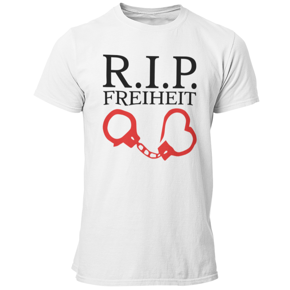 Das JGA T-Shirt „R.I.P Freiheit“ ist das perfekte Outfit für den Junggesellenabschied, denn es symbolisiert das Ende der ungebundenen Freiheit mit einem humorvollen Twist. Mit einem auffälligen, zweifarbigen Druck in Rot und Schwarz, der Handschellen und ein Herz zeigt, bringt es Spaß und Stil in die Feierlichkeiten. Dank der modischen Passform und der hochwertigen Verarbeitung wird dieses Shirt nicht nur während des JGA gerne getragen, sondern erinnert auch lange an die unvergesslichen Nächte mit Freunden!