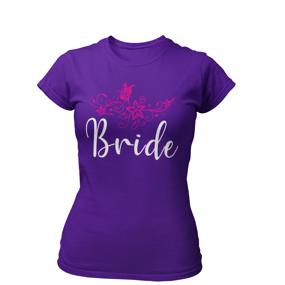 Das JGA T-Shirt "Bride Blumen" besticht durch ein stilvolles Blumenkranz-Design im Vintage-Look. Perfekt für die Braut und ihre Freundinnen, um beim Junggesellinnenabschied zu strahlen. Ein elegantes und feminines Motiv, das für den besonderen Tag entworfen wurde.