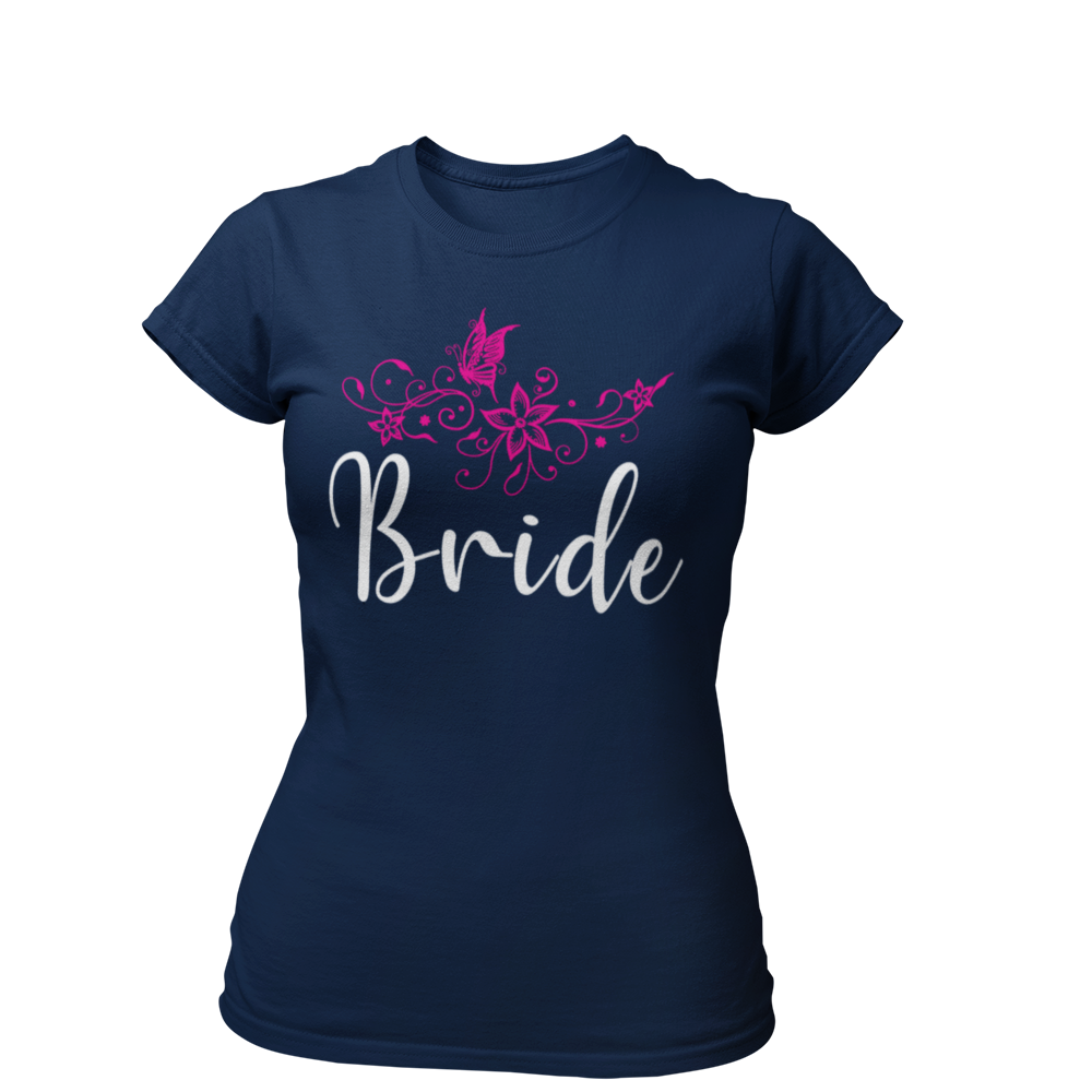 Das JGA T-Shirt "Bride Blumen" besticht durch ein stilvolles Blumenkranz-Design im Vintage-Look. Perfekt für die Braut und ihre Freundinnen, um beim Junggesellinnenabschied zu strahlen. Ein elegantes und feminines Motiv, das für den besonderen Tag entworfen wurde.