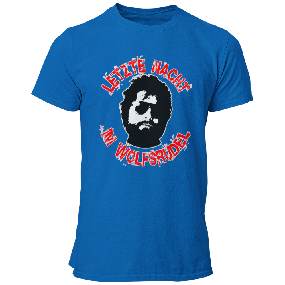 Das JGA T-Shirt "Letzte Nacht im Wolfsrudel" ist eine Hommage an den Kultfilm Hangover, mit einem stilisierten Abbild von Zach Galifianakis und dem auffälligen Spruch „Letzte Nacht im Wolfsrudel“. Perfekt für die letzte Nacht vor der Ehe, bringt es die enge Bindung zur feiernden Gruppe zum Ausdruck und sorgt für legendäre Erinnerungen