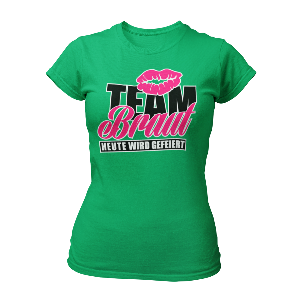 Damen T-Shirt "Team Braut – Heute wird gefeiert!" mit Kussmund und pinker Schrift, ein beliebtes JGA-Shirt für Frauen. Dieses feminine Design hat einen taillierten Schnitt und ist in verschiedenen Farben wie Pink, Weiß, Grün und Schwarz erhältlich. Perfekt für den Junggesellinnenabschied, um mit den Mädels stilvoll zu feiern!