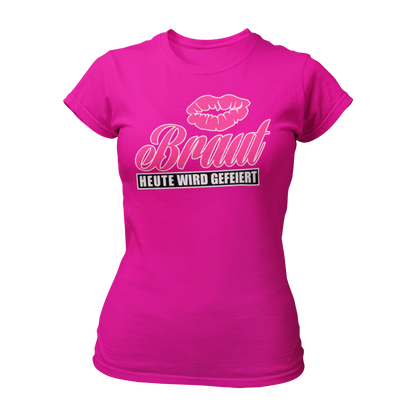 Damen T-Shirt "Braut Heute wird gefeiert!" mit Kussmund und pinker Schrift, perfekt für den Junggesellinnenabschied. Dieses Topseller-Shirt lässt sich mit dem "Team Braut" Shirt kombinieren und ist in verschiedenen Farben wie Blau, Weiß, Schwarz und Pink erhältlich. Ein must-have für einen unvergesslichen Abend mit den Mädels!