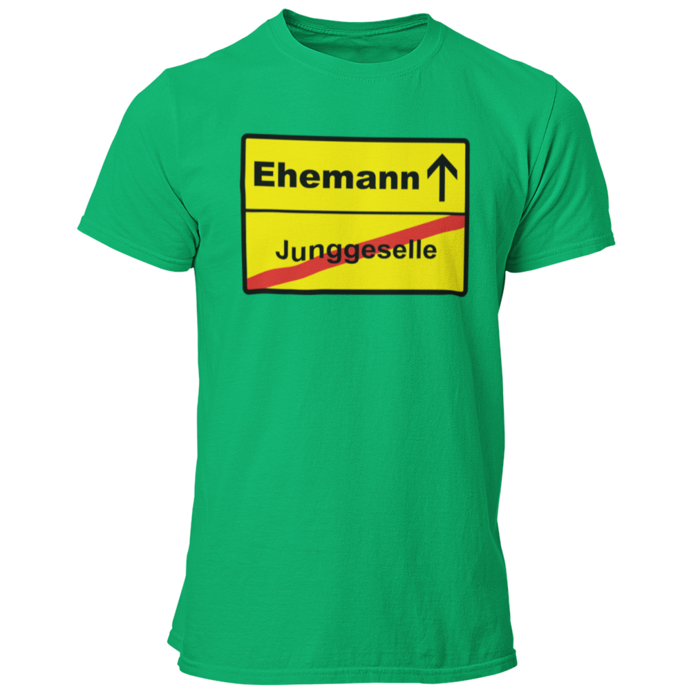 JGA T-Shirt mit dem Aufdruck 'JGA Ehemann Ortsschild' in auffälliger Farbe. Schlichtes, gerade geschnittenes Design für den Bräutigam, erhältlich in verschiedenen Farben und Größen.