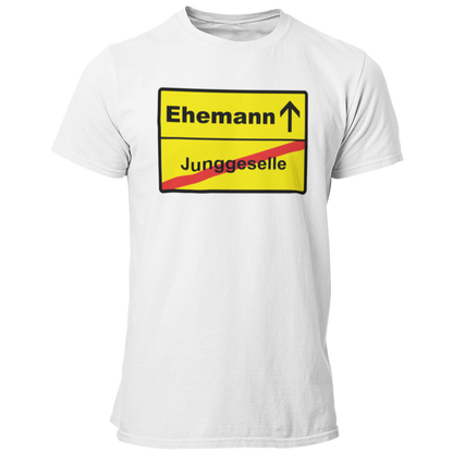 JGA T-Shirt mit dem Aufdruck 'JGA Ehemann Ortsschild' in auffälliger Farbe. Schlichtes, gerade geschnittenes Design für den Bräutigam, erhältlich in verschiedenen Farben und Größen.