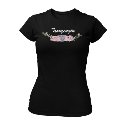 Damen T-Shirt "BOHO Trauzeugin" mit einem blumigen Vintage-Motiv und dem Schriftzug "Trauzeugin". Das Shirt hat einen taillierten Schnitt, kurze Ärmel und ist in mehreren Farben erhältlich, bietet einen weichen Tragekomfort und ist ideal für die Trauzeugin, egal ob Schwester, Mutter oder Kollegin.