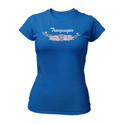 Damen T-Shirt "BOHO Trauzeugin" mit einem blumigen Vintage-Motiv und dem Schriftzug "Trauzeugin". Das Shirt hat einen taillierten Schnitt, kurze Ärmel und ist in mehreren Farben erhältlich, bietet einen weichen Tragekomfort und ist ideal für die Trauzeugin, egal ob Schwester, Mutter oder Kollegin.