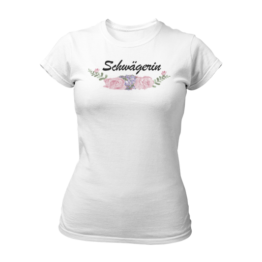 Damen T-Shirt im angesagten Boho-Style mit einem tollen Vintage-Motiv für die Schwägerin. Das Shirt hat eine taillierte Passform, einen Rundkragen und kurze Ärmel. Es ist in Weiß gehalten und mit floralen Mustern im Boho-Stil verziert. Ideal für Junggesellinnenabschiede, bietet es eine günstige und stilvolle Option für verschiedene weibliche Gäste wie Schwester, Mutter, Trauzeugin oder Kollegin.