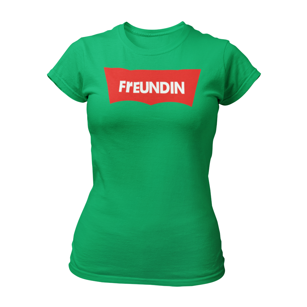 Damen T-Shirt "Label Freundin" in schlichtem Design mit großem Aufdruck „Freundin“ auf der Brust. Dieses taillierte Shirt mit Rundkragen ist in angesagten Farben erhältlich und lässt sich perfekt mit den Shirts „Label Braut“ und „Label Trauzeugin“ kombinieren. Ein modernes, günstiges JGA-Shirt für einen unvergesslichen Frauen-Junggesellenabschied.