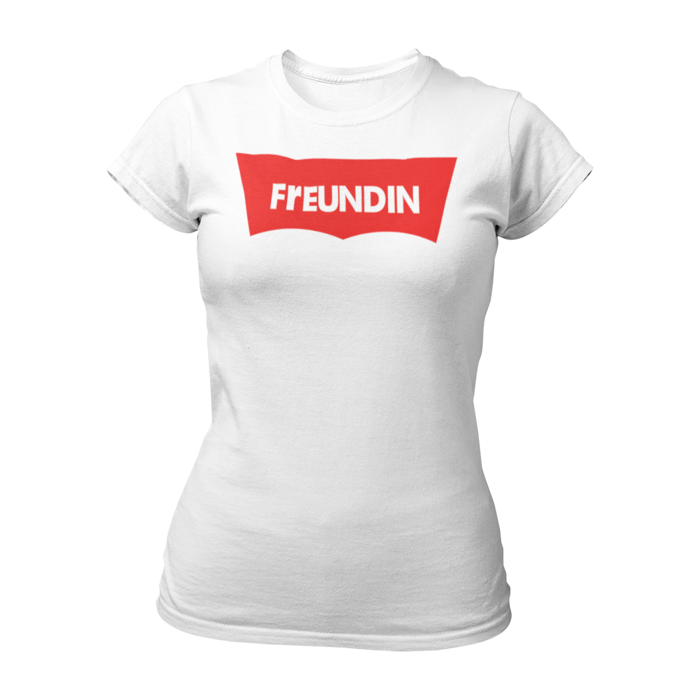 Damen T-Shirt "Label Freundin" in schlichtem Design mit großem Aufdruck „Freundin“ auf der Brust. Dieses taillierte Shirt mit Rundkragen ist in angesagten Farben erhältlich und lässt sich perfekt mit den Shirts „Label Braut“ und „Label Trauzeugin“ kombinieren. Ein modernes, günstiges JGA-Shirt für einen unvergesslichen Frauen-Junggesellenabschied.