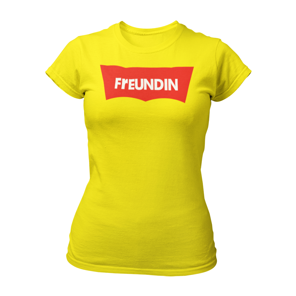 Damen T-Shirt "Label Freundin" in schlichtem Design mit großem Aufdruck „Freundin“ auf der Brust. Dieses taillierte Shirt mit Rundkragen ist in angesagten Farben erhältlich und lässt sich perfekt mit den Shirts „Label Braut“ und „Label Trauzeugin“ kombinieren. Ein modernes, günstiges JGA-Shirt für einen unvergesslichen Frauen-Junggesellenabschied.