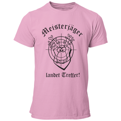 Das JGA T-Shirt "Meisterjäger" mit der Aufschrift „Meisterjäger landet Treffer“ feiert humorvoll den bevorstehenden Ehe-Start des Junggesellen. Ein bunter Elch mit Zielscheibe symbolisiert seinen Erfolg in der „Jagd“ nach der großen Liebe. Dieses witzige Shirt ist ein toller Begleiter für den Junggesellenabschied, kombiniert Spaß und Charme ohne aufdringlich zu sein