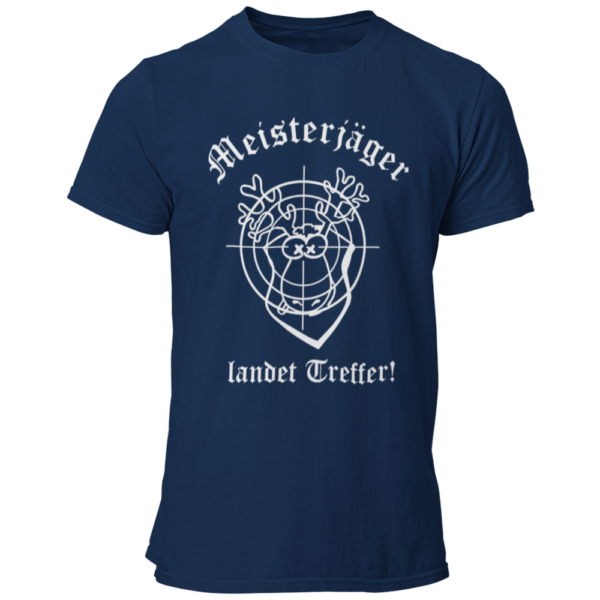 Das JGA T-Shirt "Meisterjäger" mit der Aufschrift „Meisterjäger landet Treffer“ feiert humorvoll den bevorstehenden Ehe-Start des Junggesellen. Ein bunter Elch mit Zielscheibe symbolisiert seinen Erfolg in der „Jagd“ nach der großen Liebe. Dieses witzige Shirt ist ein toller Begleiter für den Junggesellenabschied, kombiniert Spaß und Charme ohne aufdringlich zu sein