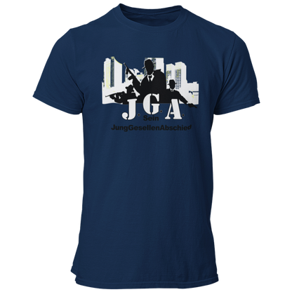 Das JGA T-Shirt "Mafia Team" ist das perfekte Motiv für die Begleiter des Bräutigams auf seiner letzten großen Feier vor der Hochzeit. Mit dem passenden Bräutigam-Shirt „Mafia Bräutigam“ zeigt ihr im Mafia-Stil, dass ihr bereit seid, euren Freund zu beschützen. Das lässige Design mit Mafiosi vor einer Skyline ist in verschiedenen Farben erhältlich und lässt sich ideal mit JGA-Accessoires wie einem Mafia-Hut kombinieren.