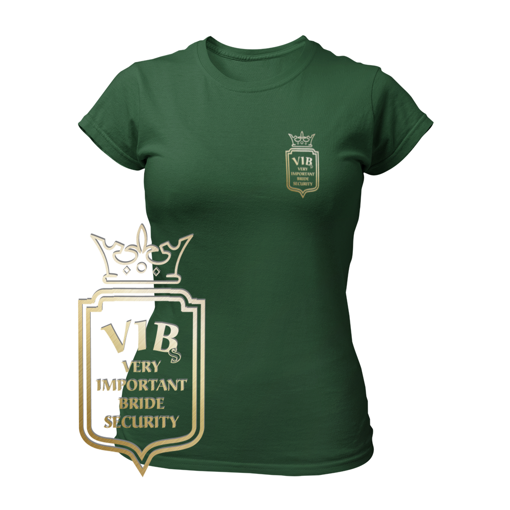 JGA T-Shirt 'V.I.B.s Very Important Bride Security' für Frauen, mit einem dezenten Wappen im Goldeffekt auf der Brust, das stilvoll auf dem Herzen platziert ist. Das schicke und schlichte Design ist in sechs reduzierten Farben erhältlich und lässt sich gut mit weiteren JGA-Produkten kombinieren. Perfekt, um die Braut als wichtigste Person zu feiern und als ihre Security aufzutreten.