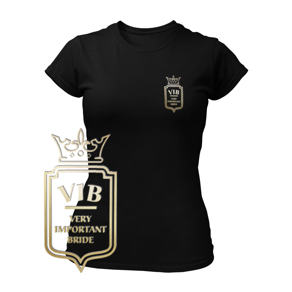 JGA T-Shirt "V.I.B. Very Important Bride" für Frauen mit einem dezenten Wappen im Goldeffekt als Brustlogo. Das schicke und schlichte Design betont die Rolle der Braut als wichtigste Person beim Junggesellenabschied. Erhältlich in sechs Farben, lässt sich das Shirt ideal mit anderen JGA-Produkten und Accessoires kombinieren, wie dem passenden Hut oder der Krawatte.