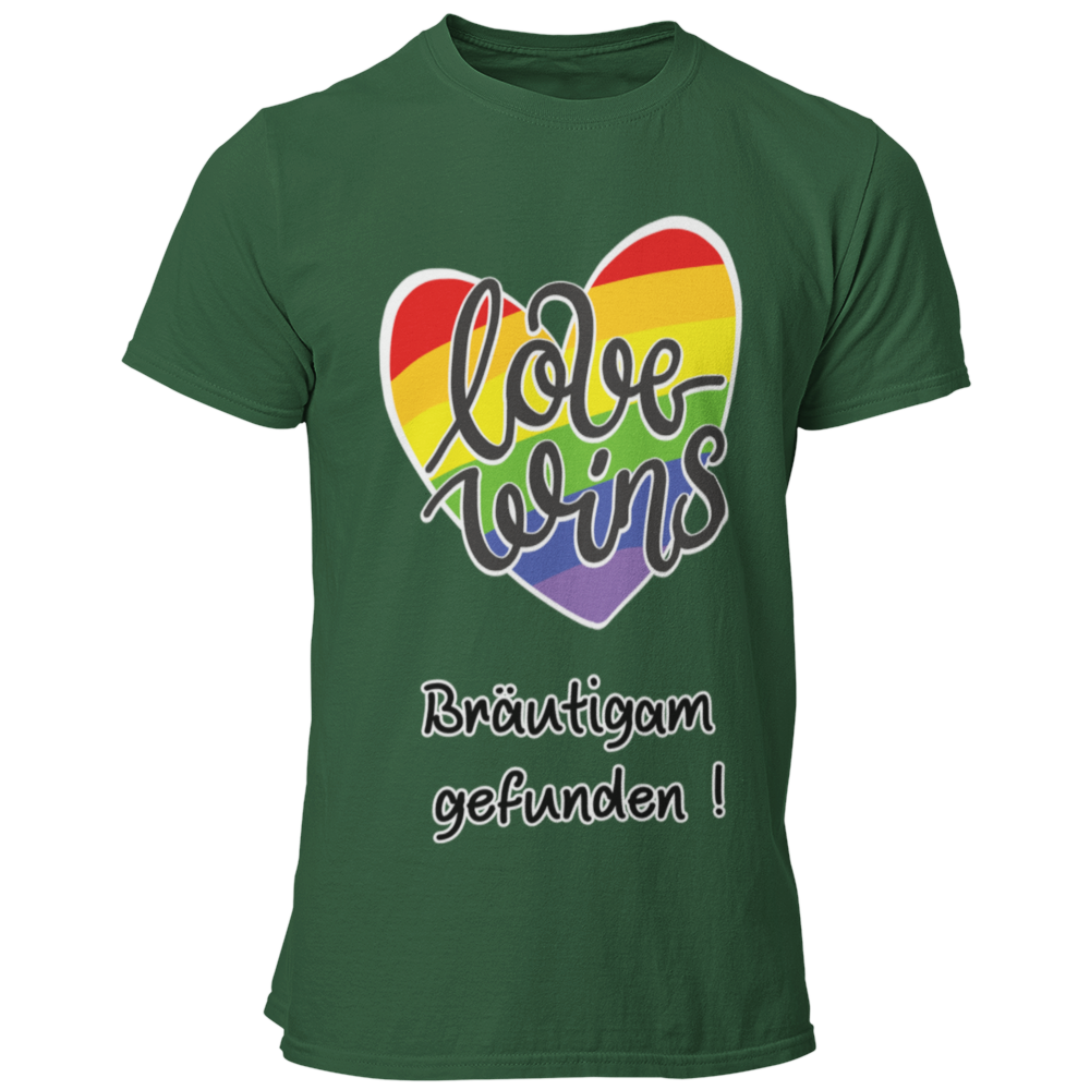  JGA-T-Shirt "Love wins" mit buntem Regenbogenherz und dem Schriftzug „Love wins – Bräutigam gefunden!“. Ideal für den schwulen Junggesellenabschied, um stolz auf die Liebe und die bevorstehende Hochzeit hinzuweisen. Erhältlich in verschiedenen Farben für einen festlichen Regenbogenlook.