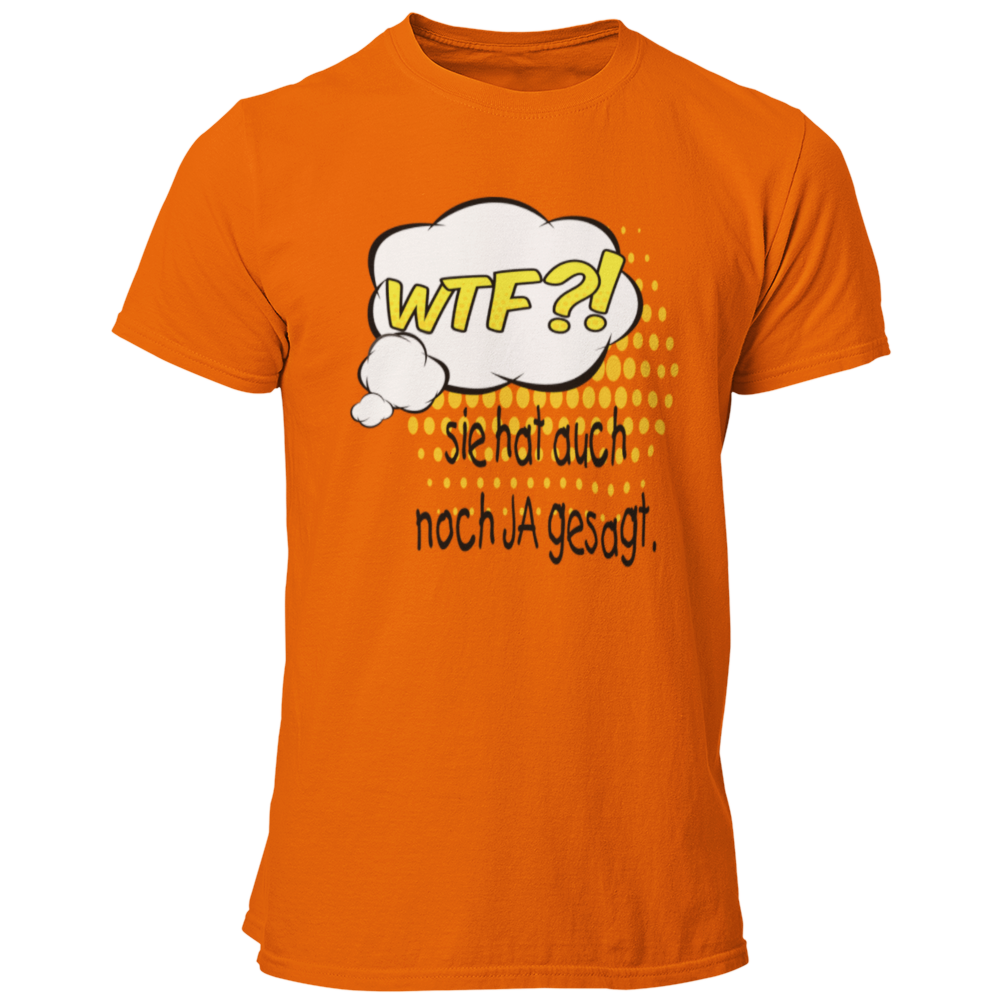 Das JGA T-Shirt "WTF?! Sie hat …" sorgt für Lacher beim Junggesellenabschied! Mit dem humorvollen Spruch „WTF?! Sie hat auch noch ja gesagt!“ zeigt ihr die Überraschung über die bevorstehende Hochzeit. Das moderne Comic-Design und der bequeme Schnitt machen es zum perfekten Shirt für eine unvergessliche Feier!