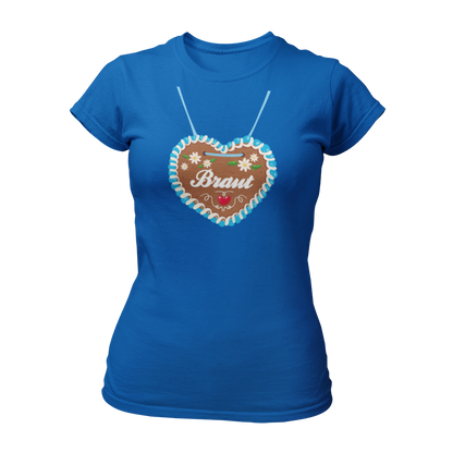 JGA T-Shirt "Lebkuchenherz (Braut)" für Damen, das durch ein auffälliges Design mit einem großen Lebkuchenherz-Aufdruck zum Blickfang auf Junggesellinnenabschieden wird. Das Shirt zeigt in verschnörkelten Buchstaben den Schriftzug "Braut" auf dem Herz. Erhältlich in verschiedenen Farben, bietet es eine taillierte Passform mit kurzen, anliegenden Ärmeln für angenehmen Tragekomfort. Perfekt für die gesamte Mädelsclique, die das "Lebkuchenherz Crew" Shirt trägt. Das Shirt lässt sich ideal mit verschiedenen Acc