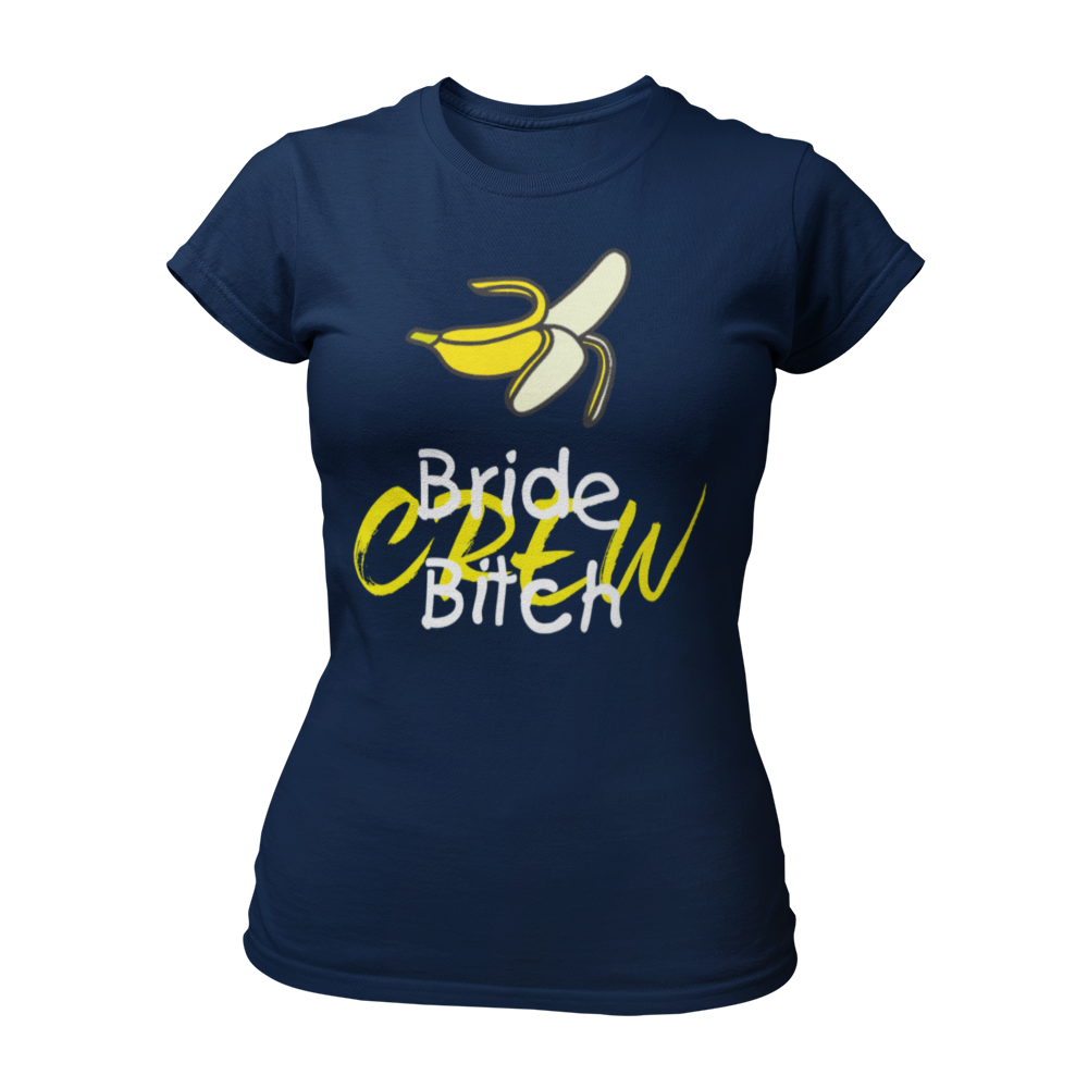 Damen T-Shirt mit dem frechen Aufdruck 'Bride Bitch Crew' und einem humorvollen Bananenmuster, perfekt für einen ausgelassenen Junggesellenabschied. Das taillierte Shirt verfügt über einen weiten Rundhalsausschnitt und kurze Ärmel, gefertigt aus hochwertigem Stoff für angenehmen Tragekomfort. Erhältlich in mehreren Farben, sorgt der knallige Druck für Aufmerksamkeit und fördert lustige Gespräche mit Passanten. Die passende Braut-Variante ist ebenfalls erhältlich.