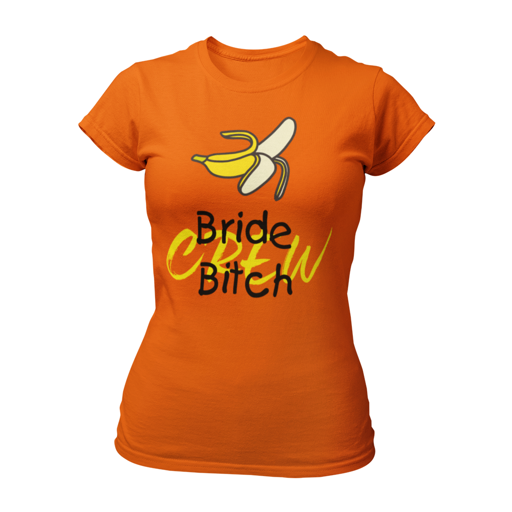 Damen T-Shirt mit dem frechen Aufdruck 'Bride Bitch Crew' und einem humorvollen Bananenmuster, perfekt für einen ausgelassenen Junggesellenabschied. Das taillierte Shirt verfügt über einen weiten Rundhalsausschnitt und kurze Ärmel, gefertigt aus hochwertigem Stoff für angenehmen Tragekomfort. Erhältlich in mehreren Farben, sorgt der knallige Druck für Aufmerksamkeit und fördert lustige Gespräche mit Passanten. Die passende Braut-Variante ist ebenfalls erhältlich.