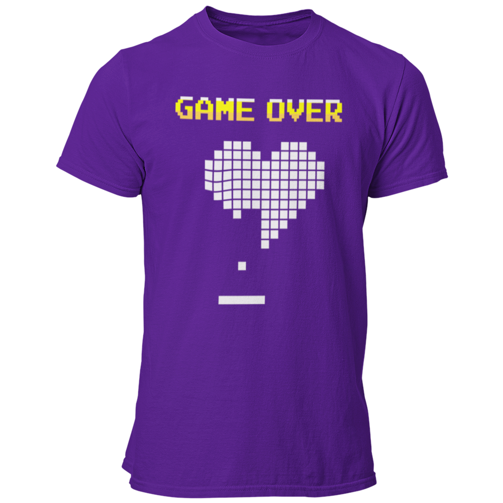 Das JGA T-Shirt "GAME OVER Try again?" ist ein stylisches Shirt im auffälligen Pixel-Design, das an nostalgische Gaming-Abende erinnert. Mit dem markanten „Game Over“-Schriftzug und dem Motto „Try again?“ feiert ihr den letzten Abend des Junggesellen mit Stil. Erhältlich in verschiedenen Farben, sorgt es für einen unvergesslichen Junggesellenabschied!