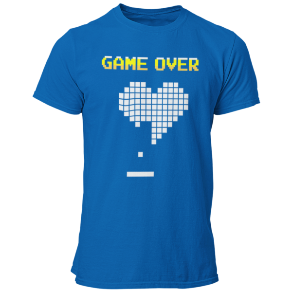 Das JGA T-Shirt "GAME OVER Try again?" ist ein stylisches Shirt im auffälligen Pixel-Design, das an nostalgische Gaming-Abende erinnert. Mit dem markanten „Game Over“-Schriftzug und dem Motto „Try again?“ feiert ihr den letzten Abend des Junggesellen mit Stil. Erhältlich in verschiedenen Farben, sorgt es für einen unvergesslichen Junggesellenabschied!