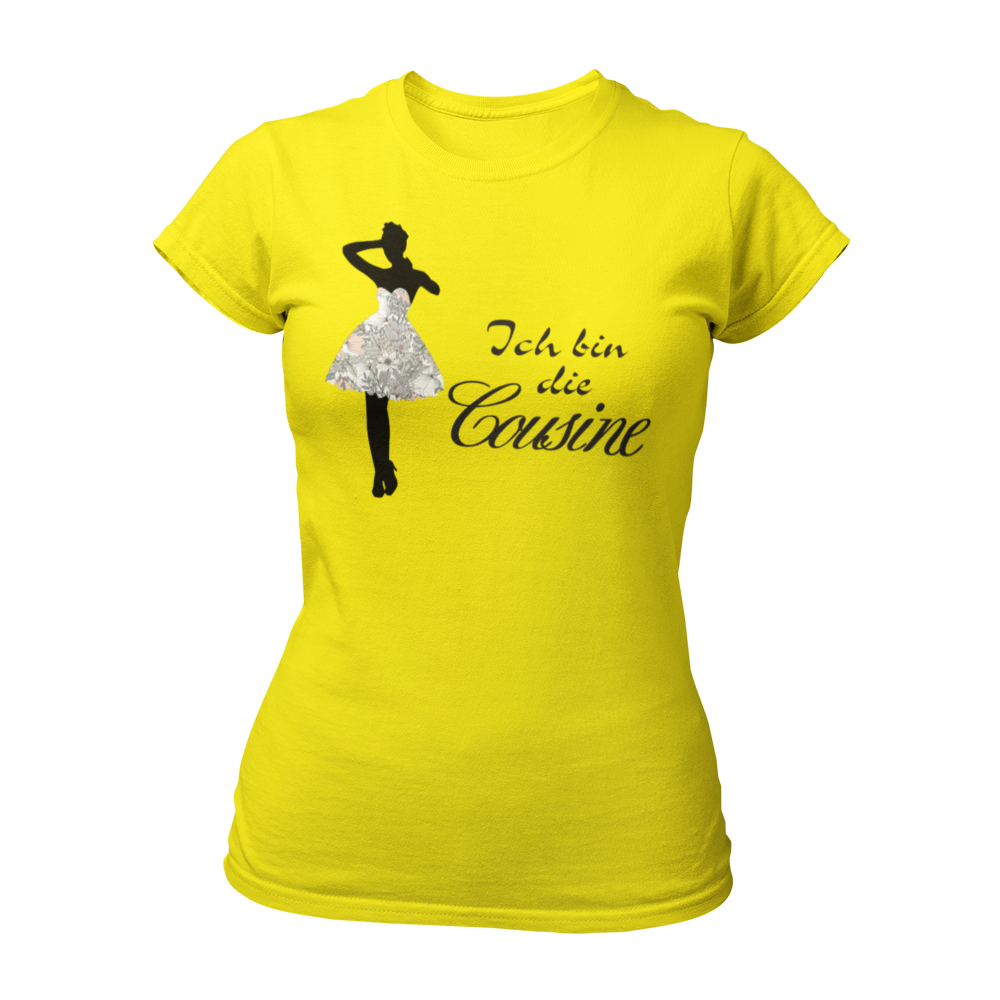 Damen T-Shirt mit dem Aufdruck 'Ich bin die Cousine', gestaltet mit einer stilvollen Frauen-Silhouette im Partykleid und verschnörkelter Schrift. Dieses witzige JGA Shirt zeigt die enge Verbindung zur Braut und sorgt für Aufmerksamkeitsgarantie. Kombinierbar mit den Shirts 'Ich bin die Braut' und 'Ich bin die Tante', perfekt für Junggesellinnenabschiede.