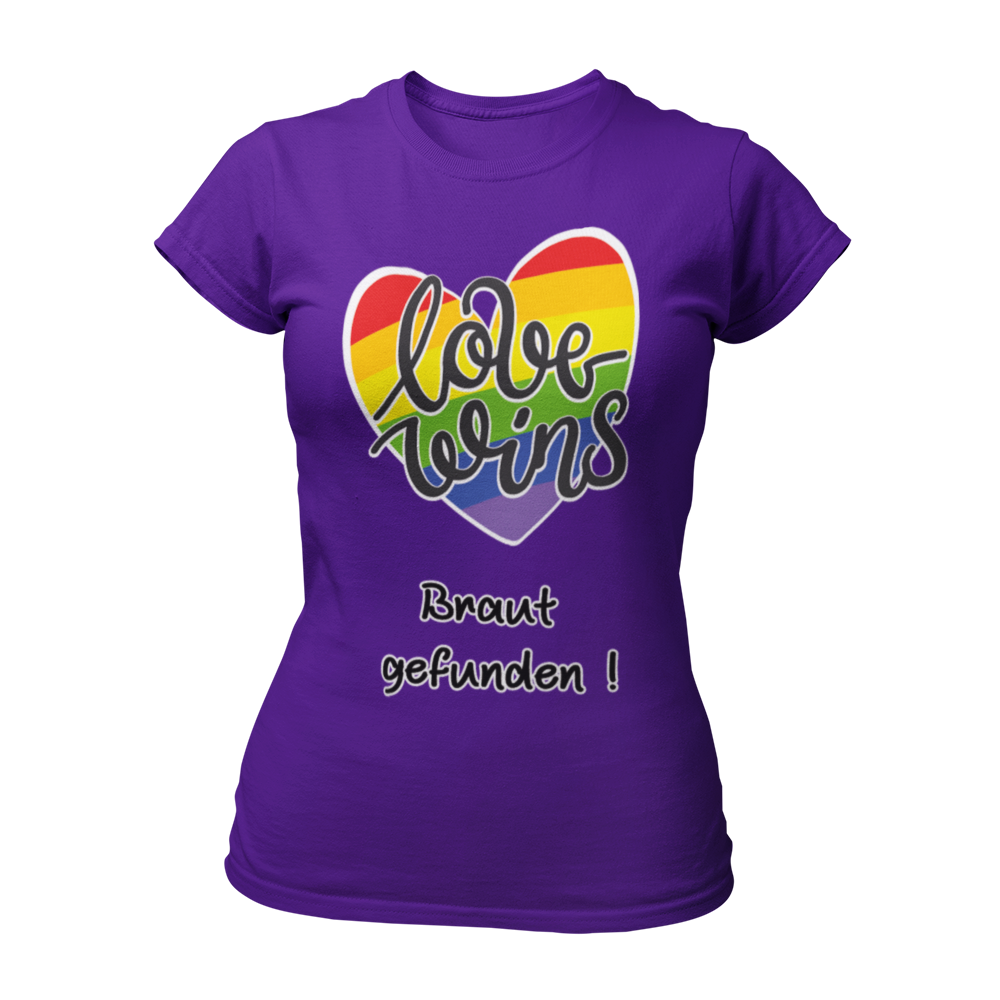 JGA T-Shirt "Love wins! Braut gefunden" für lesbische Paare, in Regenbogenfarben mit dem Schriftzug "love wins" und dem Zusatz "Braut gefunden". Das Shirt hebt die besondere Rolle der angehenden Braut hervor und sorgt mit seinem humorvollen Design und knalligen Farben für gute Laune. Erhältlich in verschiedenen Farben, bietet es eine gute Passform und Waschbeständigkeit zu einem günstigen Preis.