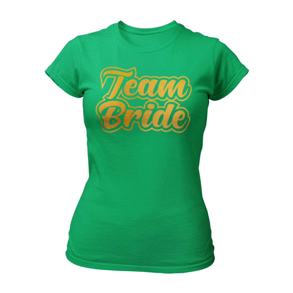 Damen T-Shirt "Team Bride" mit einem eleganten und verspielten Design, das den Schriftzug "Team Bride" in goldener Schrift und fetten Buchstaben zeigt. Ideal für enge Freundinnen und Verwandte der Braut, um ihre Zugehörigkeit zum Team Braut beim Junggesellinnenabschied stilvoll zu demonstrieren.