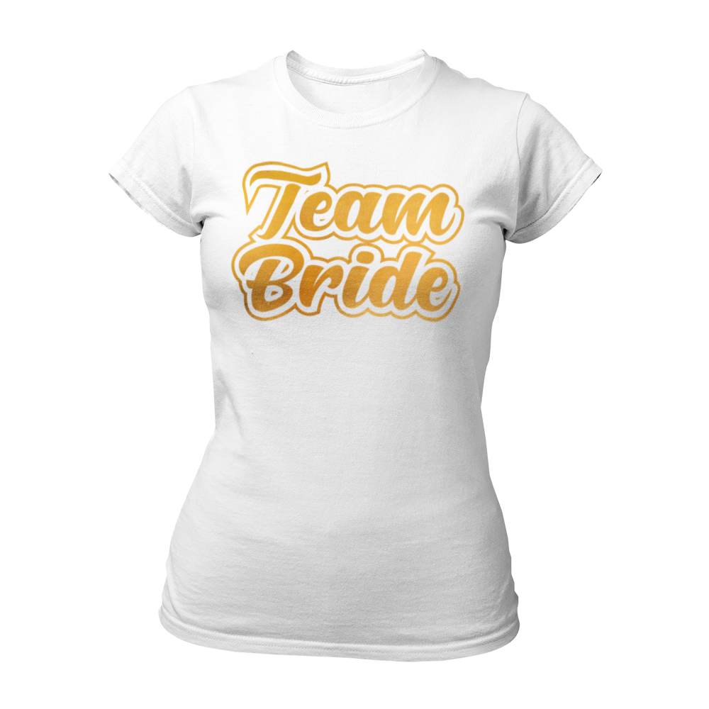 Damen T-Shirt "Team Bride" mit einem eleganten und verspielten Design, das den Schriftzug "Team Bride" in goldener Schrift und fetten Buchstaben zeigt. Ideal für enge Freundinnen und Verwandte der Braut, um ihre Zugehörigkeit zum Team Braut beim Junggesellinnenabschied stilvoll zu demonstrieren.