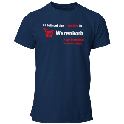 JGA-T-Shirt „Verlobte im Warenkorb“ in blau und schwarz mit einem modernen, zweifarbigen Design. Ideal für Junggesellenabschiede und auch für die Braut erhältlich. Das Design spielt humorvoll auf die Online-Partnersuche an und stammt von einem Paar, das sich online kennengelernt hat.