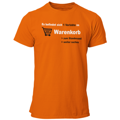 JGA-T-Shirt „Verlobte im Warenkorb“ in blau und schwarz mit einem modernen, zweifarbigen Design. Ideal für Junggesellenabschiede und auch für die Braut erhältlich. Das Design spielt humorvoll auf die Online-Partnersuche an und stammt von einem Paar, das sich online kennengelernt hat.